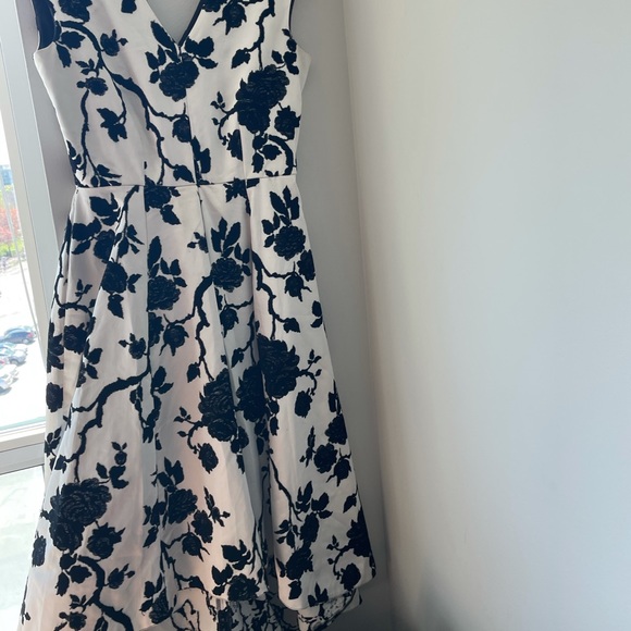 Classy and elegant dress from a great brand in size medium - Picture 1 of 1